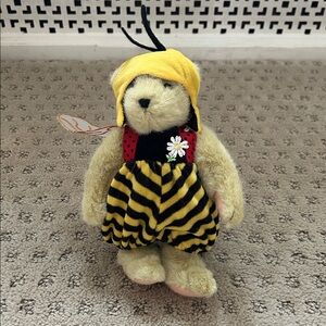 Muffy VanderBear “A Taste of Honey Bumble Bee” 1982